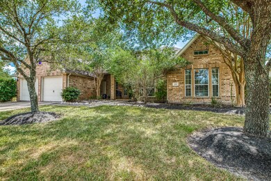 203 Falcon Lake Dr, Friendswood, TX 77546 - photo 2