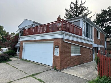 View of front facade with garage and balcony
