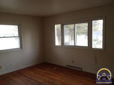 113 SW Roosevelt St, Topeka, KS 66606 - photo 5