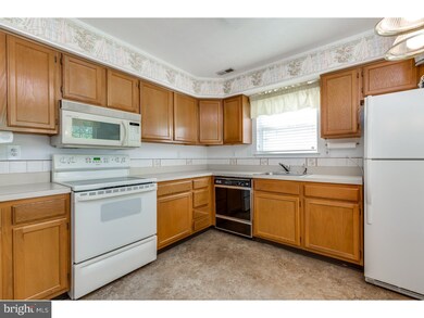 658 Cascade Dr S, Mount Laurel, NJ 08054 - photo 4