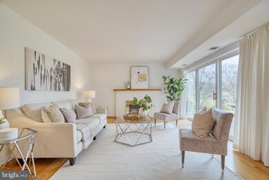 11456 Links Dr, Reston, VA 20190 - photo 4