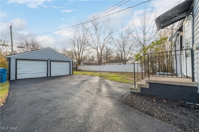 819 Warwick Dr, Sheffield Lake, OH 44054 - photo 3