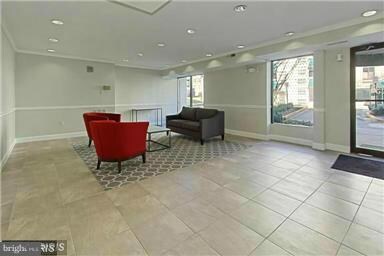 Lafayette Park unit 402, Falls Church, VA 22041 - photo 2