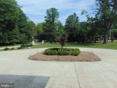 1027 Towlston Rd, McLean, VA 22102 - photo 7