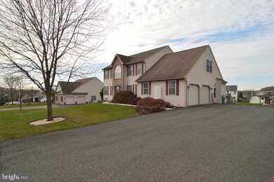 505 Pleasant View Dr, Douglassville, PA 19518 - photo 5