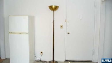 UNIT ENTRANCE FOYER W/REFRIGERATOR THAT YOU CAN MOVE TO ANOTHER SPACE!