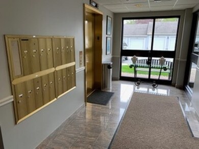 16 Mountain Laurels Dr unit U104, Nashua, NH 03062 - photo 3