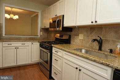 10096 Oakton Terrace Rd unit 100096, Oakton, VA 22124 - photo 2