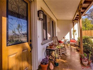 Lovely front patio.