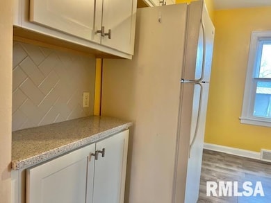 2102 W 17th St, Davenport, IA 52804 - photo 3