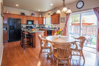 Kitchen and breakfast area