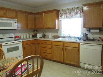 825 Hidden Creek Cir, Salisbury, NC 28147 - photo 4