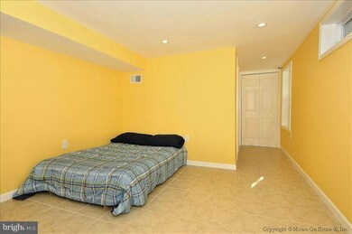 5709 Fenwick Dr, Alexandria, VA 22303 - photo 4