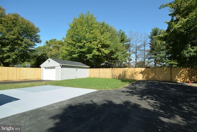 3912 Coach Ln, Suitland, MD 20746 - photo 3