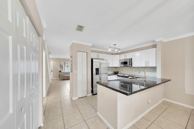 982 Summit Lake Dr, West Palm Beach, FL 33406 - photo 4