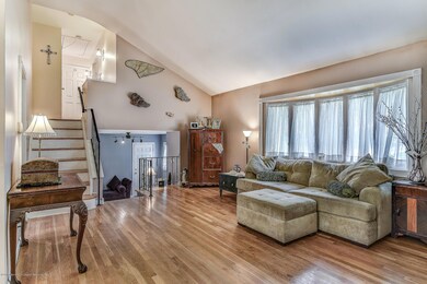 008_Living Room (2)