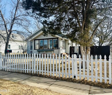 817 3rd Ave SE, Jamestown, ND 58401 - photo 2