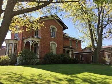 421 Fifth St, Manistee