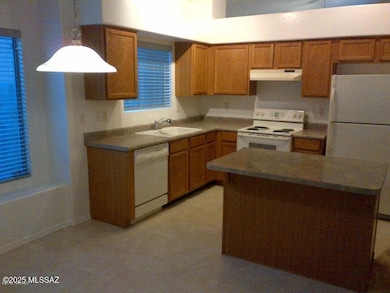 270 E Thomas Jefferson Way Kitchen