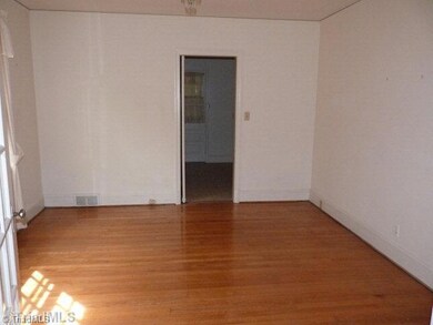 309 Gilmer Cir, Reidsville, NC 27320 - photo 4