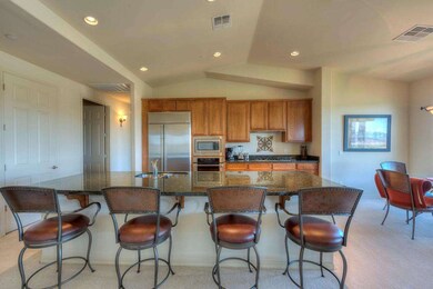 Breakfast Bar and Kitchen