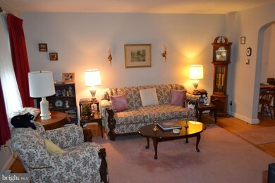 216 Medwick Garth E, Catonsville, MD 21228 - photo 3