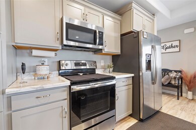 811 Grindstone Cir, Waterloo, IA 50702 - photo 6