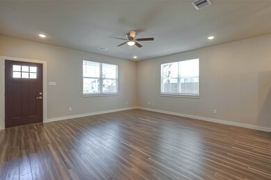 910 King St, Houston, TX 77022 - photo 5