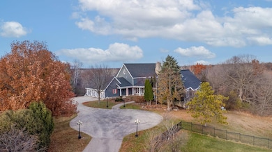 1560 Bluff Creek Dr, Chaska, MN 55318 - photo 2