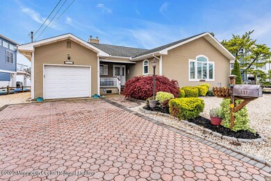 Front/Large Driveway