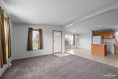 879 Meadowlark Cir unit B, Sandwich, IL 60548 - photo 2