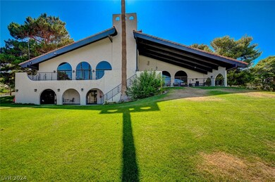 BIG CLUB HOUSE OVERLOOKSTHE LAS VEGAS GREEN BELT V