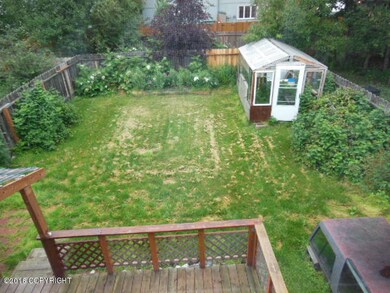 03_Backyard-green _house