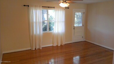 6914 Holiday Rd N, Jacksonville, FL 32216 - photo 3