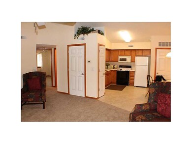 Living Room. Vaulted Ceilings!