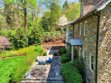 560 Bloomfield Rd, Charlottesville, VA 22903 - photo 4