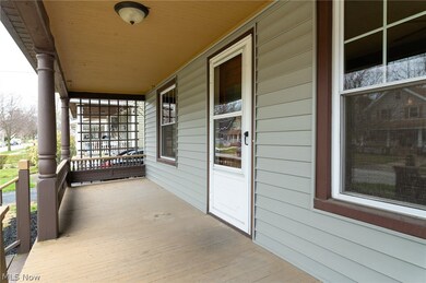 Spacious front forch