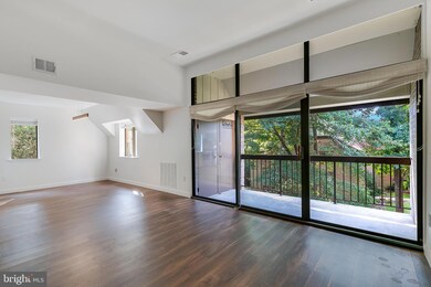 1639 Parkcrest Cir unit 300, Reston, VA 20190 - photo 5