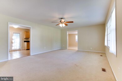 4211 Pinefield Ct, Fairfax, VA 22033 - photo 4