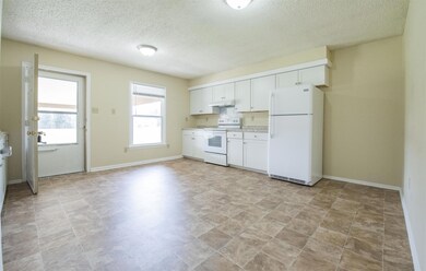 Kitchen has new cabinets! 1173 Lawrence Rd, Murfreesboro, TN 37128