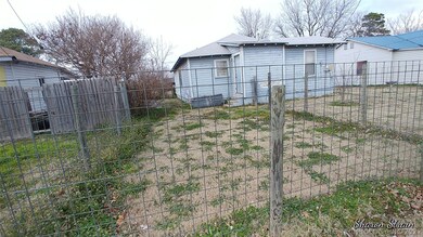 304 McGee St, Eufaula, OK 74432 - photo 3