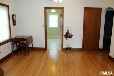 216 Dixwell Ct, Davenport, IA 52802 - photo 3