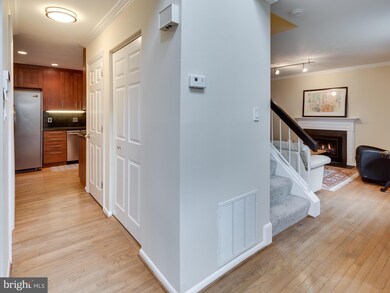 3031 White Birch Ct, Fairfax, VA 22031 - photo 3