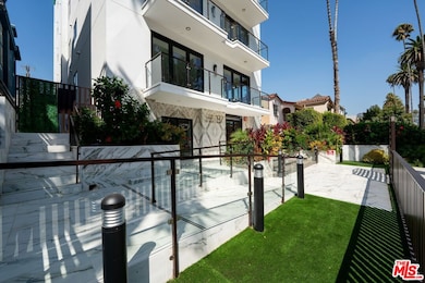 137 N Doheny Dr unit 4, West Hollywood, CA 90048 - photo 3