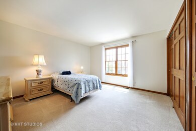 23741 Deer Chase Ln, Naperville, IL 60564 - photo 5