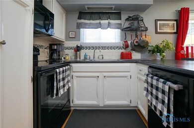 1038 Brookside Dr, Findlay, OH 45840 - photo 5