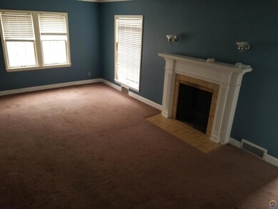 926 SW Wayne Ave, Topeka, KS 66606 - photo 2
