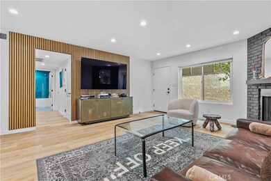 635 E Magnolia Blvd unit B, Burbank, CA 91501 - photo 3