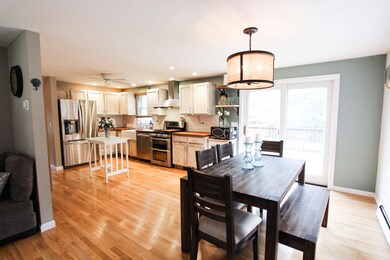 Eat-In Kitchen