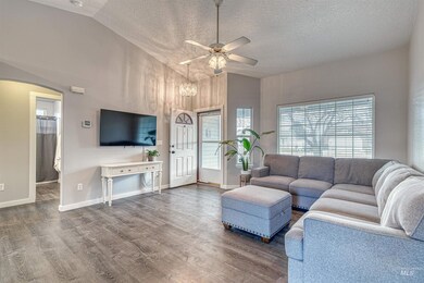 546 Fall Dr, Nampa, ID 83686 - photo 5